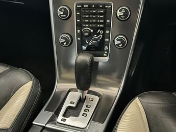 VOLVO XC60 D5 [215] R DESIGN 5dr AWD Geartronic