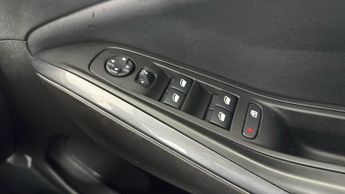 VAUXHALL GRANDLAND X 1.2 Turbo SRi Nav 5dr Auto