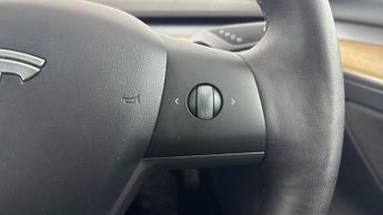 TESLA MODEL 3 RWD 4dr Auto