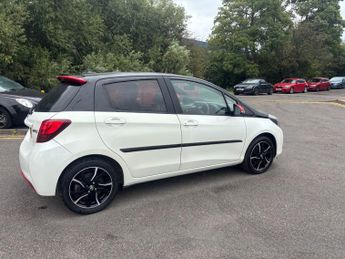 TOYOTA YARIS 1.33 VVT-i Design 5dr CVT auto 