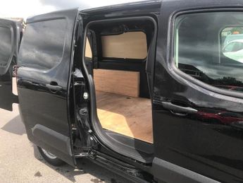 PEUGEOT PARTNER 950 1.5 BlueHDi 130 Professional Premium+ Van EAT8