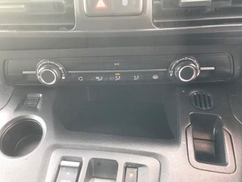 PEUGEOT PARTNER 950 1.5 BlueHDi 130 Professional Premium+ Van EAT8