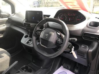 PEUGEOT PARTNER 950 1.5 BlueHDi 130 Professional Premium+ Van EAT8