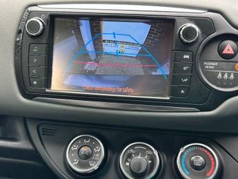 TOYOTA YARIS 1.33 VVT-i Icon 5dr CVT