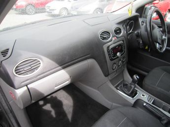 FORD FOCUS 1.8 Titanium 5dr