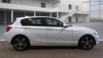 BMW 118 118i Sport 5dr Step Auto + LEATHER / SAT NAV / 35 TAX / 1 OWNER 