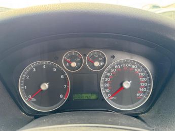 FORD FOCUS 1.6 Ghia 5dr [115]
