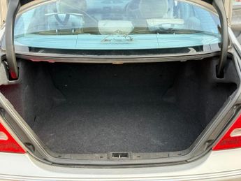 MERCEDES-BENZ C-CLASS C180K Avantgarde SE 4dr Auto