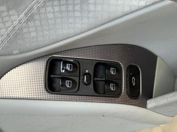 MERCEDES-BENZ C-CLASS C180K Avantgarde SE 4dr Auto