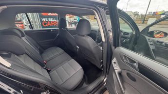 VOLKSWAGEN GOLF 1.6 TDi 105 SE 5dr
