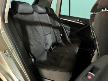 VOLKSWAGEN TIGUAN 2.0 TDi BlueMotion Tech SE 5dr DSG