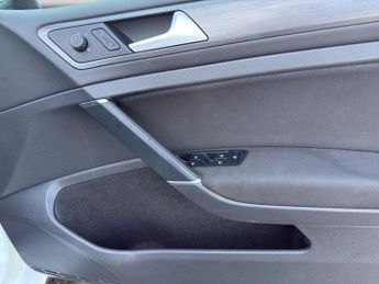 VOLKSWAGEN GOLF 99kW e-Golf 35kWh 5dr Auto