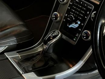 VOLVO XC60 D5 [215] R DESIGN Lux Nav 5dr AWD Geartronic