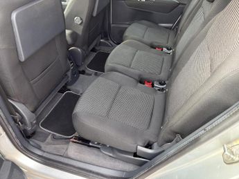 PEUGEOT 5008 1.6 HDi 112 Sport 5dr