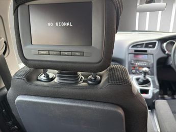 PEUGEOT 5008 1.6 HDi 112 Sport 5dr