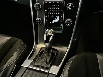 VOLVO XC60 D4 [181] R DESIGN 5dr AWD Geartronic