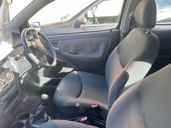 TOYOTA YARIS 1.0 VVT-i T Spirit 3dr