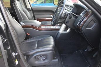 LAND ROVER RANGE ROVER 3.0 TDV6 Vogue SE 4dr Auto