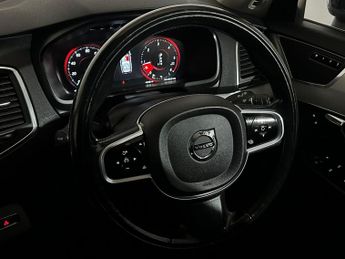 VOLVO XC90 2.0 D5 Momentum 5dr AWD Geartronic