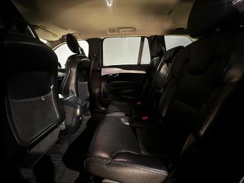 VOLVO XC90 2.0 D5 Momentum 5dr AWD Geartronic