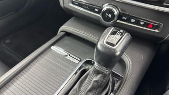 VOLVO S90 T4 Momentum Plus