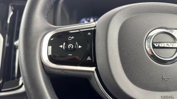 VOLVO S90 T4 Momentum Plus