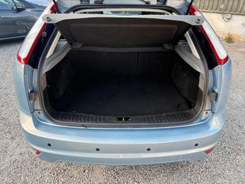 FORD FOCUS 1.6 Zetec 5dr