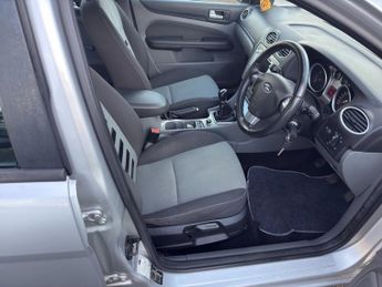 FORD FOCUS 1.6 Zetec 5dr