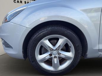 FORD FOCUS 1.6 Zetec 5dr
