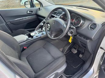 PEUGEOT 3008 1.6 HDi 112 Active 5dr EGC