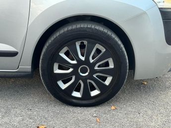 PEUGEOT 3008 1.6 HDi 112 Active 5dr EGC