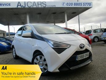 Toyota AYGO 1.0 VVT-i X-Play 5dr x-shift