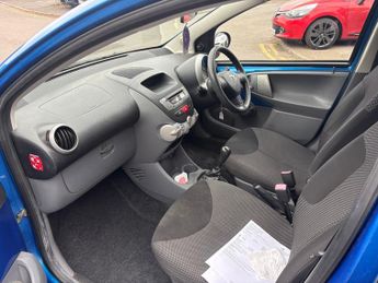 TOYOTA AYGO 1.0 VVT-i Blue 5dr