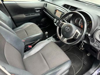 TOYOTA YARIS 1.33 VVT-i SR 5dr Multidrive S
