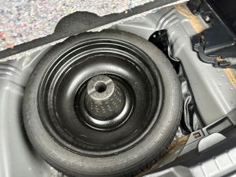 TOYOTA YARIS 1.33 VVT-i SR 5dr Multidrive S