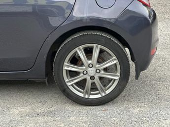 TOYOTA YARIS 1.33 VVT-i SR 5dr Multidrive S