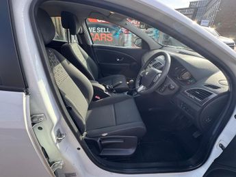 RENAULT MEGANE 1.6 16V 110 Expression+ 5dr