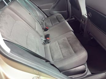 VOLKSWAGEN TIGUAN 2.0 TDi BlueMotion Tech Match 5dr DSG