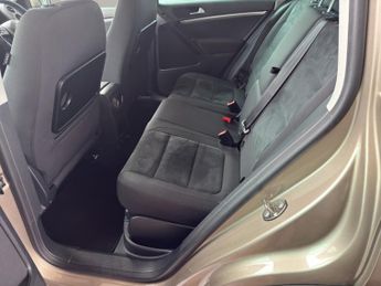 VOLKSWAGEN TIGUAN 2.0 TDi BlueMotion Tech Match 5dr DSG