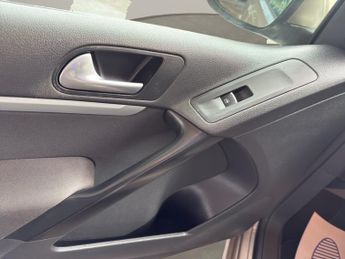 VOLKSWAGEN TIGUAN 2.0 TDi BlueMotion Tech Match 5dr DSG