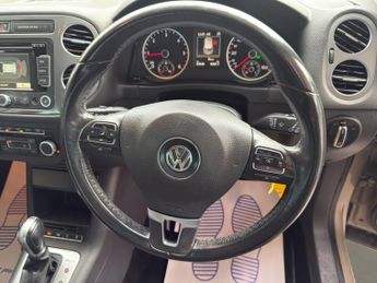 VOLKSWAGEN TIGUAN 2.0 TDi BlueMotion Tech Match 5dr DSG