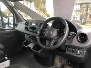 MERCEDES-BENZ SPRINTER 85kW 55kWh Progressive Van Auto [80kW Charger]