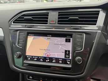 VOLKSWAGEN TIGUAN 2.0 TDi 150 4Motion SE Nav 5dr DSG