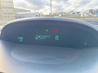 TOYOTA YARIS 1.33 VVT-i TR 5dr [6]