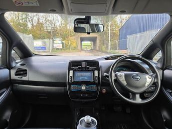 NISSAN LEAF 24kWh Tekna Hatchback 5dr Electric Auto (107 bhp)