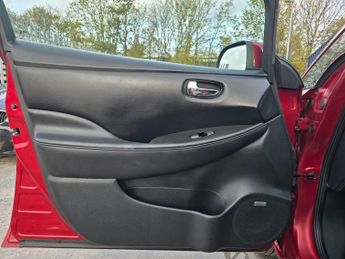 NISSAN LEAF 24kWh Tekna Hatchback 5dr Electric Auto (107 bhp)