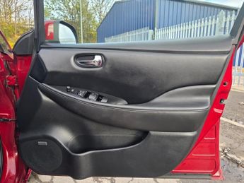 NISSAN LEAF 24kWh Tekna Hatchback 5dr Electric Auto (107 bhp)