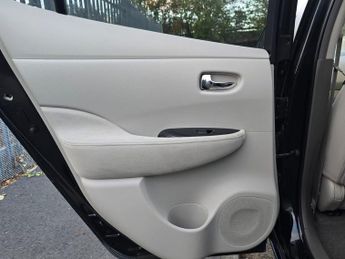 NISSAN LEAF 24kWh Auto 5dr