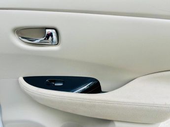 NISSAN LEAF 24kWh Auto 5dr