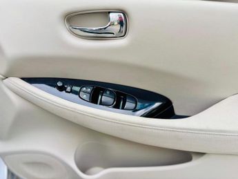 NISSAN LEAF 24kWh Auto 5dr